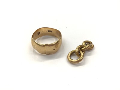 Lot 1003 - 18ct gold ring and 18ct gold chain links