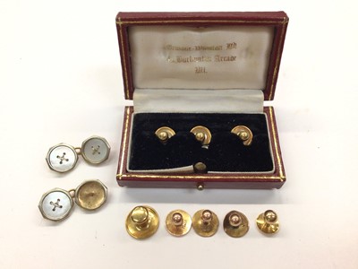 Lot 1020 - Pair of 18ct gold and mother of pearl cufflinks and group of 18ct gold studs