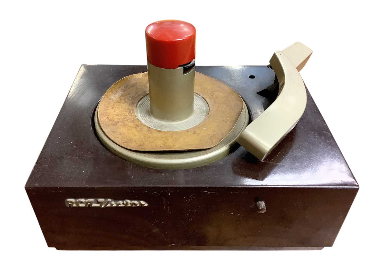Lot 2204 - USA vintage 9-JY RCA Victor 45rpm record player 1949