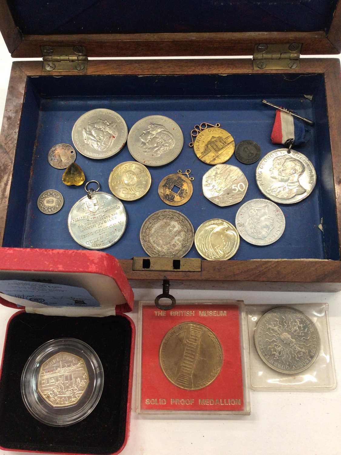 Lot 372 - Silver Proof 1989 Popjoy Mint Christmas 50p