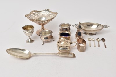 Lot 442 - Silver pedestal bonbon dish, oval bonbon dish, silver cruet items and other silver items.