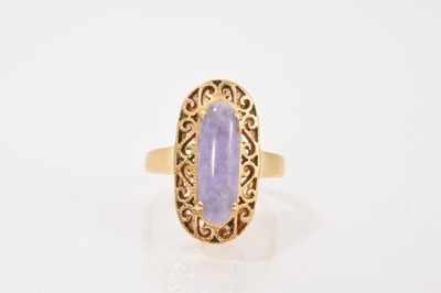 Lot 705 - Gold and lavender jade ring