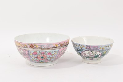 Lot 336 - Two Russian Gardner porcelain bowls with Chinese style decoration