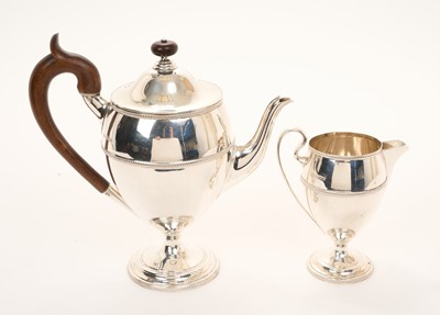 Lot 401 - Silver coffee pot with fruit wood handle and knop and matching milk jug (Sheffield 1911)