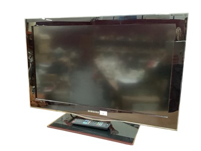 Lot 9 - Samsung flatscreen television - model no LE32C650L1K