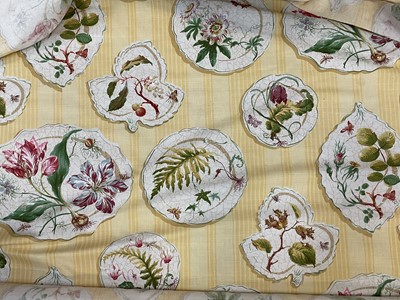 Lot 822 - Group of curtains and fabrics