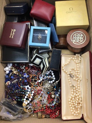 Lot 1124 - Group of vintage and later costume jewellery, empty boxes, wristwatches etc