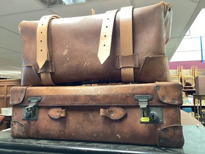 Lot 1285 - Leather suitcase and Gladstone bag