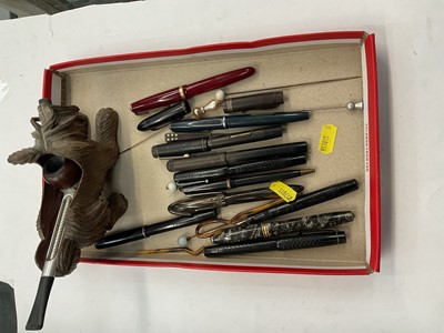 Lot 578 - Group of various pens, together with a novelty pipe rest in the form of a dog.