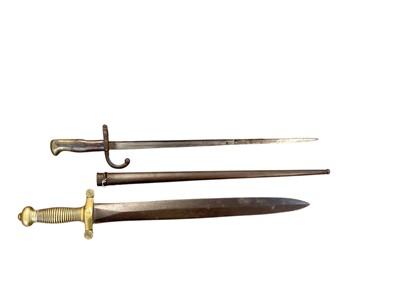 Lot 1000 - French 1831 pattern 'Gladius' sword with ribbed brass hilt, together with a French 1874 pattern Gras bayonet (2).