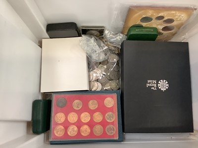 Lot 446 - World - Mixed coins, banknotes & accessories to include G.B. Royal Mint silver proofs, year sets 1953 x 3, base metal coin covers, Alderney silver proof £5 'Golden Jubilee' 2002, New Zealan...