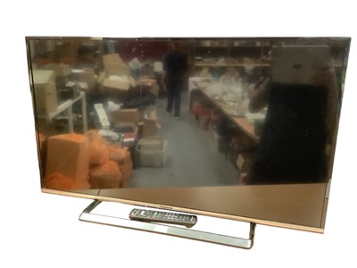 Lot 4 - 40" Panasonic LCD TV with remote control