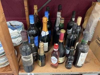 Lot 702 - Group of alcohol, including wine, port, sherry, champagne