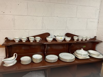 Lot 570 - Extensive Wedgwood Jade pattern dinner service