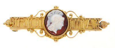 Lot 642 - 19th century Italian revival gold cameo bar brooch