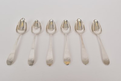 Lot 406 - Set of 6 George IV Scottish silver Old English pattern desert 120spoons, Edinburgh 1828