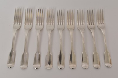 Lot 411 - 9 Georgian and later fiddle pattern dinner forks (various dates and makers)