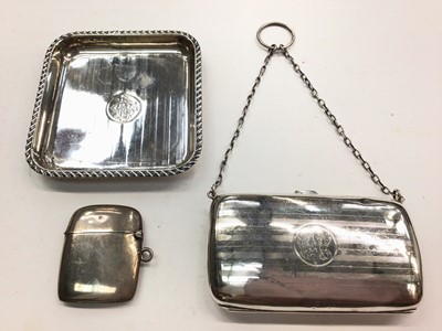 Lot 1083 - Silver coin purse, silver pin dish and a silver vesta case (3)