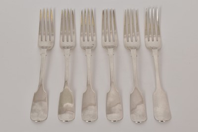 Lot 414 - Set of six Victorian silver Fiddle pattern dining forks (London 1844) William Eaton.