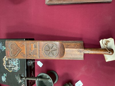 Lot 826 - Fine continental early 19th century carved fruitwood mangle board