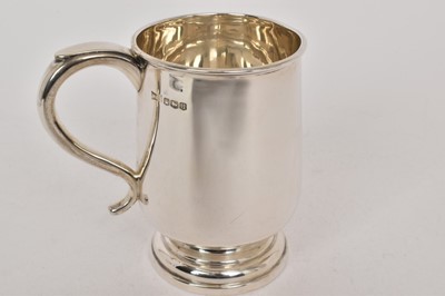 Lot 482 - 1930s Walker & Hall silver mug