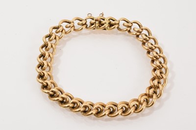 Lot 681 - 18ct gold curb link bracelet