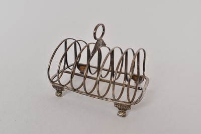 Lot 495 - George IV silver toast rack