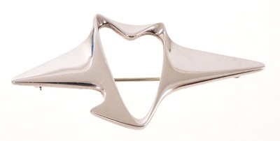 Lot 753 - Georg Jensen silver abstract modernist brooch designed by Henning Koppel, no. 340