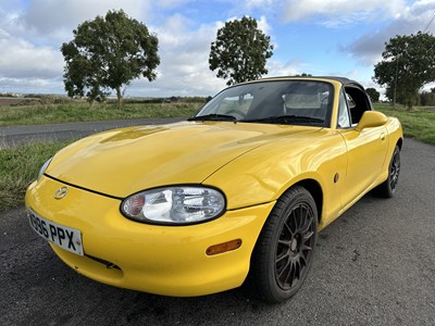 Lot 2000 Mazda MX5 Arizona convertible