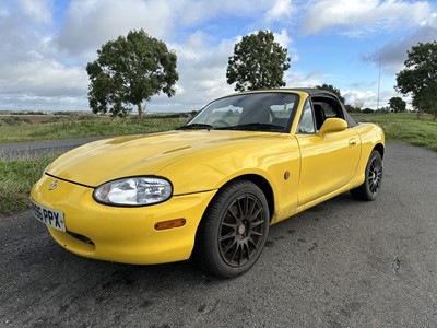 Lot 2 - 2000 Mazda MX-5, 1598cc, 2 door convertible, reg. no. W996 PPX