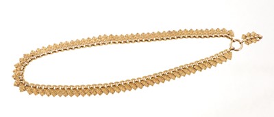 Lot 693 - Mid-Victorian gold fringe necklace with engraved articulated leaves joined by faceted belcher links