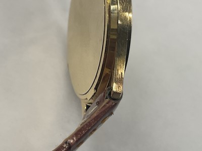 Lot 804 - Gentlemen's Omega Seamaster Quartz gold wristwatch