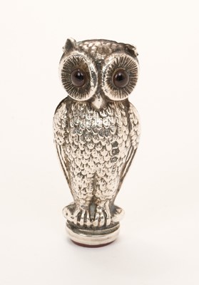 Lot 549 - Silver owl desk seal