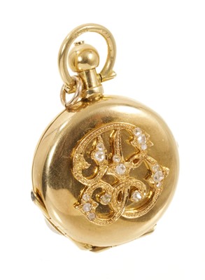 Lot 647 - Edwardian 15ct gold locket, the front with applied 'B' in rose cut diamonds, opening to reveal four locket compartments, 24mm diameter x 35mm.