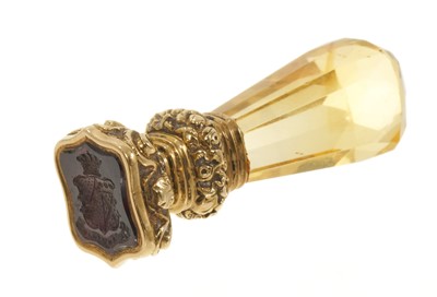 Lot 650 - 19th century gold mounted seal, the intaglio carved garnet with armorial crest and faceted citrine handle