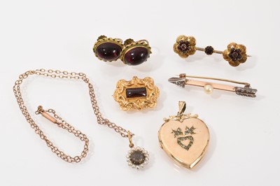 Lot 656 - Group of antique jewellery