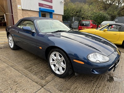 Lot 6 - 1997 Jaguar XK8 convertible, 3980cc, 2 door, automatic