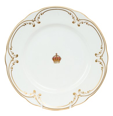 Lot 159 - H.M. King George V, Mintons china Royal dinner plate believed from Buckingham Palace with polychrome painted Kings crown to centre and moulded gilt border, Makers mark with date mark for 1925, 26...