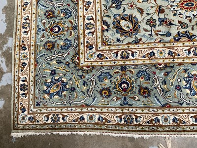 Lot 1743 - Good Kashan carpet