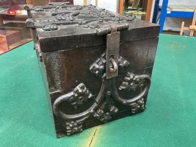 Lot 970 - Late 17th / early 18th century offertory box