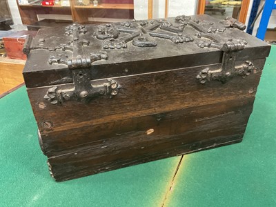 Lot 970 - Late 17th / early 18th century offertory box