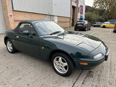 Lot 9 - 1997 Mazda MX-5 Monza, 1598cc, manual, 2 door convertible, reg. no. R322 BTU