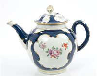 Lot 157 - 18th century Worcester globular teapot and...