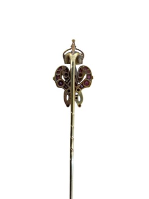 Lot 832 - Imperial German gold and ruby set Royal presentation stick pin in original case