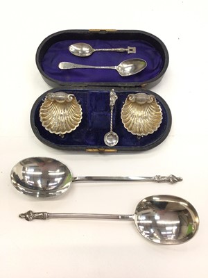 Lot 169 - Pair of Victorian silver shell shaped salts in box, pair of Victorian silver apostle spoons, and two tea spoons