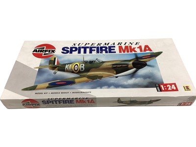 Lot Airfix 1:24 scale Series 12 Supermarine Spitfire Mk1A model kit, boxed No.12001 & 1:48 scale Supermarine Spitfire F22/24, boxed No.07105 (2)