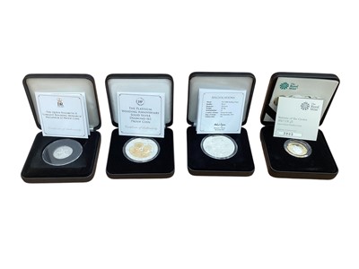 Lot 477 - World - Mixed Jubilee Mint coins to include Tristan Da Cunha proof Palladium £1 coin commemorating 'Longest Reigning Monarch' 2015 (N.B. Wt. 8gms), 9 carat gold Crown commemoratives Wt. 1gm x 2,...