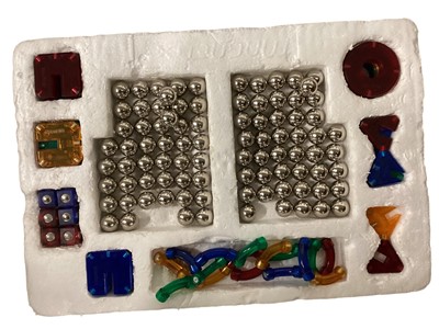 Lot 1981 - Magnetix 400 & 50 playsets, plus Meccano buggy vehicle set (3)