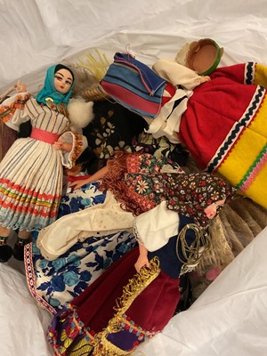 Lot 51 - Collection of dolls, mostly wearing national dress