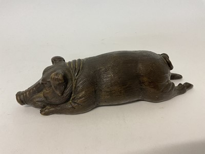 Lot 110 - Bronze pig paperweight